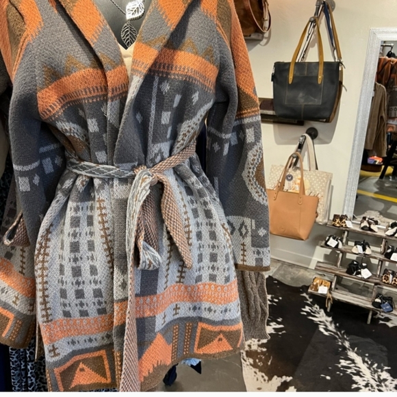 Cardigan - Picture 1 of 3